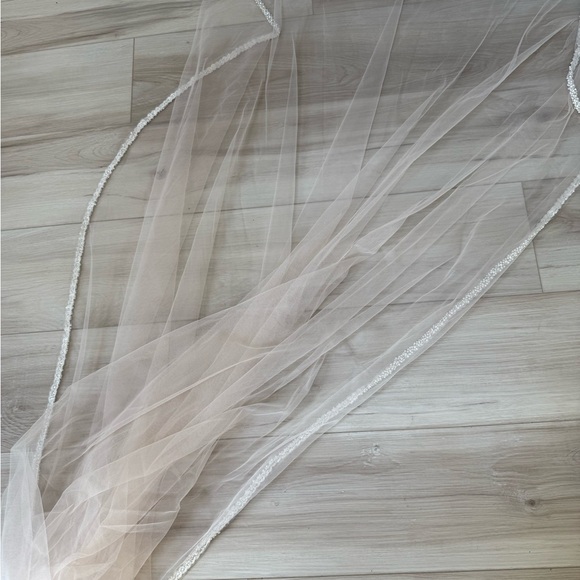 Elegant Cream Hair Veil with Silver Accents - Picture 9 of 11